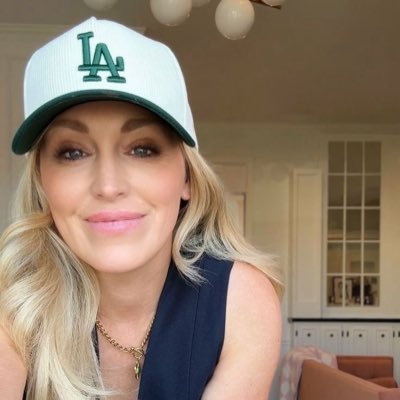 dorisluna7384's profile picture. Hello inbox me let’s chat privately, you can text me directly on my telegram username: @lunadoris45534