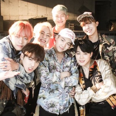 Lizzibt's profile picture. FAN ACCOUNT 🔺 🎧… Pasado el borde del frío invierno, hasta que llegue de nuevo el día de la primavera… Only BTS & Army ⟭⟬⁷ OT7 💜 아포방포. 🙅 NO shippers, solos…