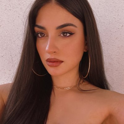 Farinazkhalili's profile picture. 