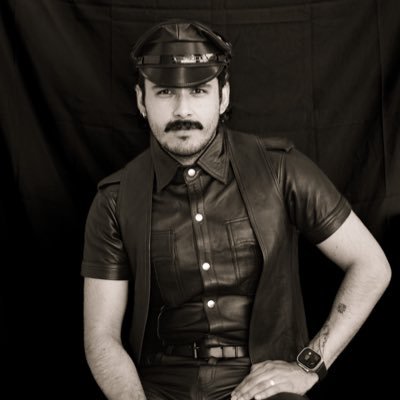 Tuvecinoelguapo's profile picture. 📍LA | Pansexual | Married | Brown and Proud | Writer | Books available online