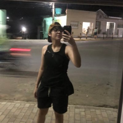 xirura_'s profile picture. libriana fanta uva e pensamento solto 💭