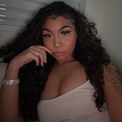 esterlionata's profile picture. 