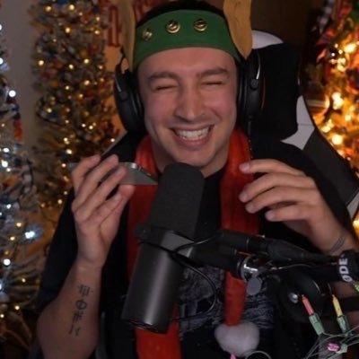 br3aching_eyes's profile picture. + “𝒾 𝒹𝑜𝓃’𝓉 𝓀𝓃𝑜𝓌 𝓌𝒽𝑒𝓇𝑒 𝓎𝑜𝓊 𝒶𝓇𝑒, 𝓎𝑜𝓊’𝓁𝓁 𝒽𝒶𝓋𝑒 𝓉𝑜 𝒸𝑜𝓂𝑒 𝒶𝓃𝒹 𝒻𝒾𝓃𝒹 𝓂𝑒.” ⊹ . ݁˖ blurryface enthusiast 🎄⛸️