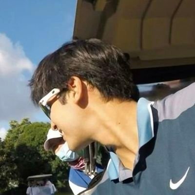 ashdrson's profile picture. ash nd dres