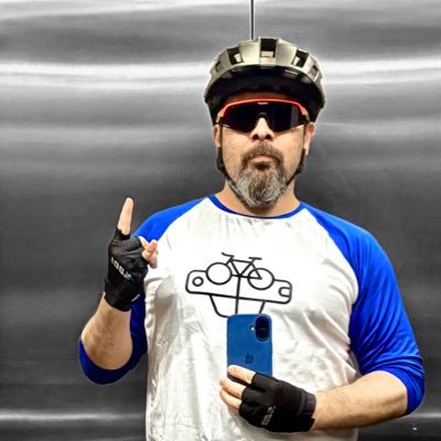 N3T1O's profile picture. Diseñador, creador y distribuidor de información. Entre café, bici y música prefiere adentrarse y perderse en el universo oceánico 📍🇬🇹