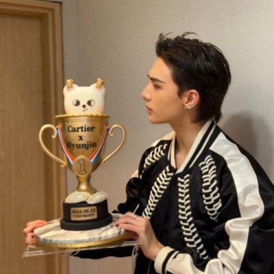 stayverttt's profile picture. SKZ only. Seen SKZ 6 times. 18+. I’m a Hyunjin’s #lovestaygirl, HyunHoChan bias line 🏳️‍🌈 safe space