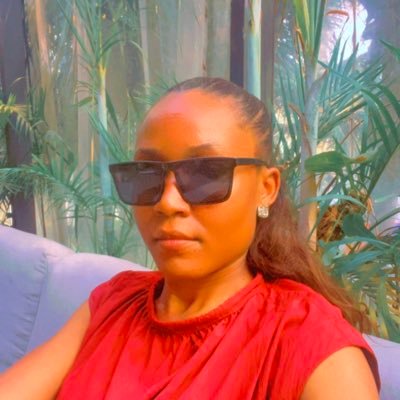 50shadesofLizie's profile picture. Life is not perfect but my jawline • #liverpool