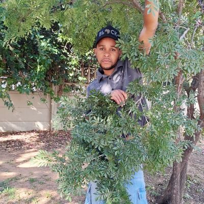 OLONOB25's profile picture. 5'9 | Introvert | CUT Alumni 🧑‍🎓
Abuse Victim.