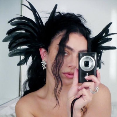 vampirilism's profile picture. heathcliff, it's me