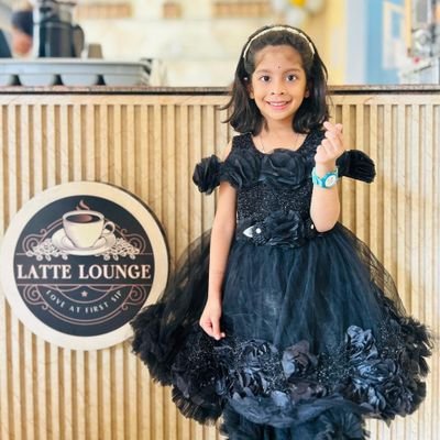 aanu2027's profile picture. वक्त बदलते देर नहीं लगती मेरे दोस्त 🤝 हौसलों को उड़ान देने भर की देर है।

मेरी गालियां भी लोगों को दुआएं लगेंगी, बस दौलत आने भर की देर है।।✌️