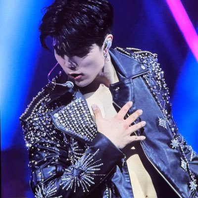 psychiczerose's profile picture. 🐾💖 ZB1 | FK | YW✧ fic brain, cat soul, eye behind the lens 📸✧