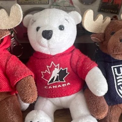 ujriiqihf's profile picture. ETHを中心にゆるく分散しながら、旅の景色を写真に集めています。
香水と日記が、自分のペースを整える大切な習慣。
日本文化に魅かれ、日本語も継続学習中。