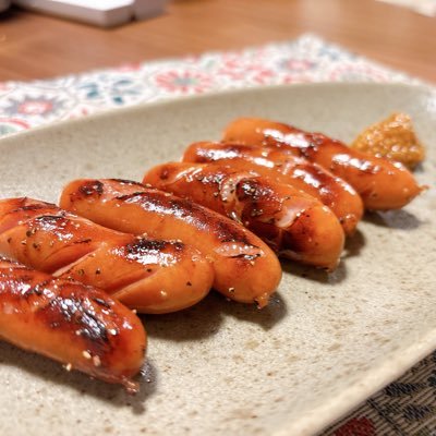 umaimon_ai's profile picture. 結局人生は美味いもんと愛する人