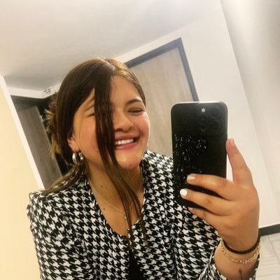 DanielaZabala99's profile picture. 