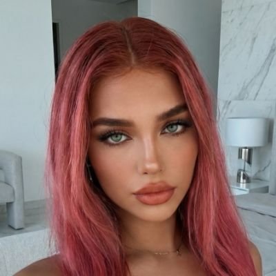 caraknauff's profile picture. 21 |📍Munich | Your pink haired crush and part-time bikini model💗