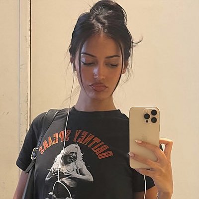 mayajoes's profile picture. crazy together