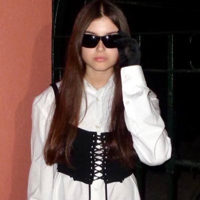 Lola_Koral's profile picture. graphic design at ENSAD | 18♡ only music art movies gaming