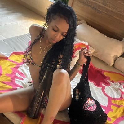 JadiaMayy's profile picture. welcome to a pretty bitch life 🎀 💸 👅insta: @fineassjadia Scorpios Finest 💋🦂| John 15:25