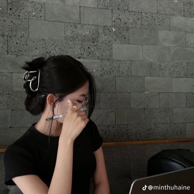 alanathreads's profile picture. 