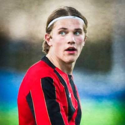 Te3ee's profile picture. الحظ ليا ادبر ما يجيله تحاسيف شرهوا عليه عداه وأقفى وقاره