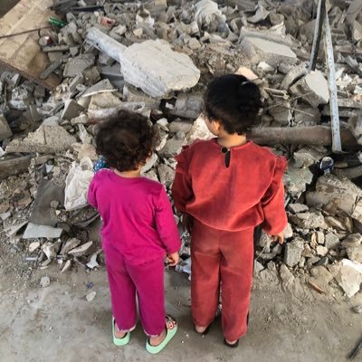 hadeelziad2's profile picture. Hadeel from besieged Gaza🇵🇸a graduate of medical analysis and a mother of two daughters like a rose,the occupation destroyed my home,friends,please help you😢