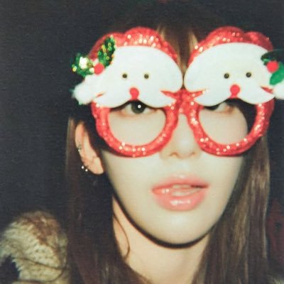 illiesbian's profile picture. but to myself i simply am | 108/100 📖 the ballad of songbirds and snakes