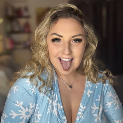 Katie_lahot's profile picture. built from the bottom up 😍😋