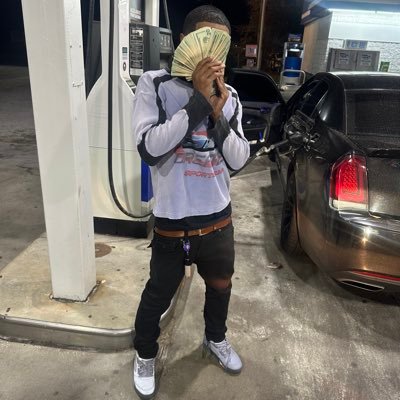 v8beno's profile picture. 