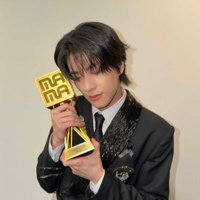 silverjaeyun's profile picture. don’t take the 02z pill ⟡ yuyu enthusiast ⟡ jihoo yoohoo