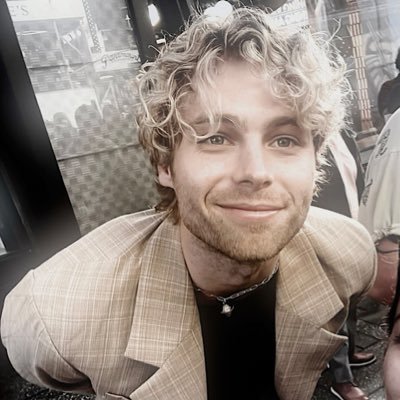 de1icatepovs's profile picture. I WANNA KISS UR 90s FACE ⋆˙⟡ multi fan