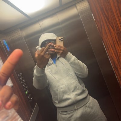 Lmnop577621's profile picture. j’me br sur vous