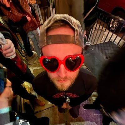 TallGlassesGuy's profile picture. The most professionally unprofessional sports takes you've ever seen.
Socialist. Socialism =\= Communism. get a fucking grip.
#GoHabsGo
#GoBirds