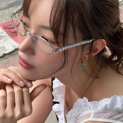 triviastay's profile picture. kim dokja tweeting company