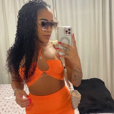 thaysareaal's profile picture. 