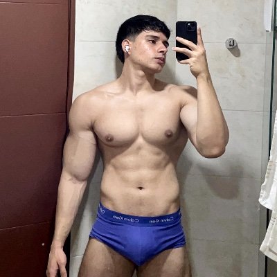 manugutii9's profile picture. ya ni sé cuantas cuentas me suspendieron