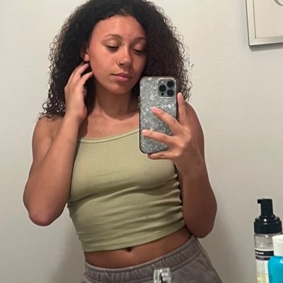 Prettysoniia's profile picture. 300k followers locked Your new favorite fantasy — but nothing moves without payment 💋 Exclusive content, customs, and meetups for serious clients only.