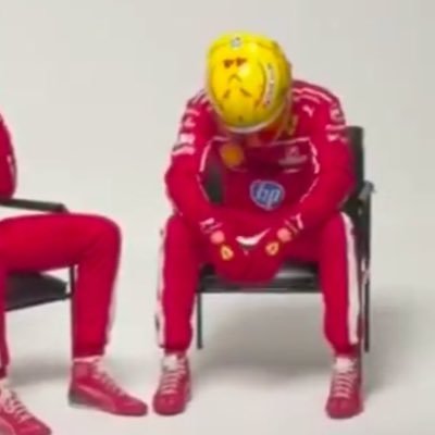 _chavafloresr's profile picture. Cause there’s magic in my bones