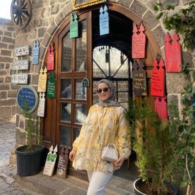 bizsizedonmeyiz's profile picture. Öğretmen