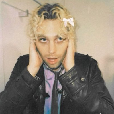 addyemsquinn's profile picture. 🇩🇪🇺🇸 | Vocals & Bass !! | She/They 🫶 I don’t shut up!!