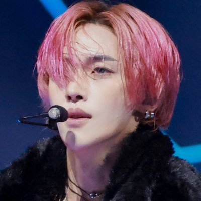 wonbinnis's profile picture. i once believed love would be burning red, but it’s golden