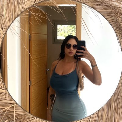 uncommobeauty1's profile picture. God first ✝️ Old account hacked 😤 proudly Latina!! Cat mum. Not a bot 🤖 Kindly follow up 🙏🏼