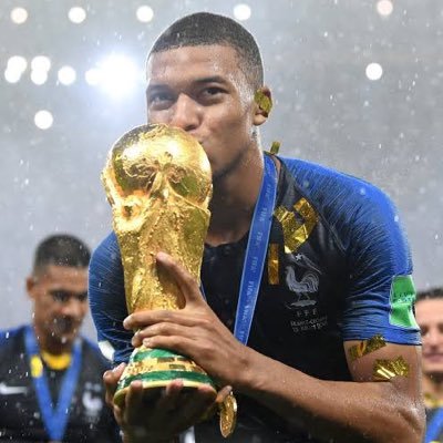 TheKMbappe10's profile picture. 🏆: 20 ⚽️: 414 🅰️: 192