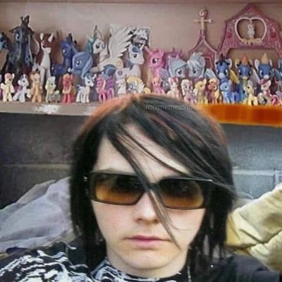 poqwxpizda's profile picture. 