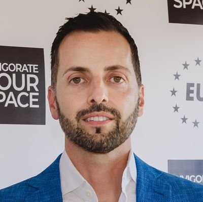 stroumboulis's profile picture. Lighting the 🌎 | 🚀 CEO @Ideoli | 🎙 Invigorate Your Business Pod | 💙 #GirlDad x3