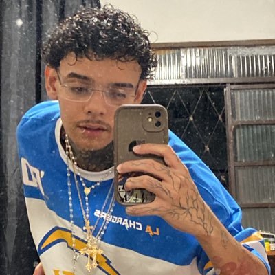 linodan_'s profile picture. I told my mom