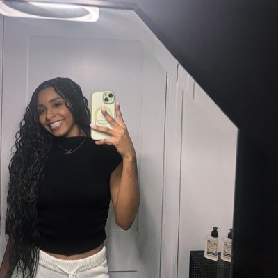 BodegaBylie's profile picture. if you love me, I love you more. xoxo