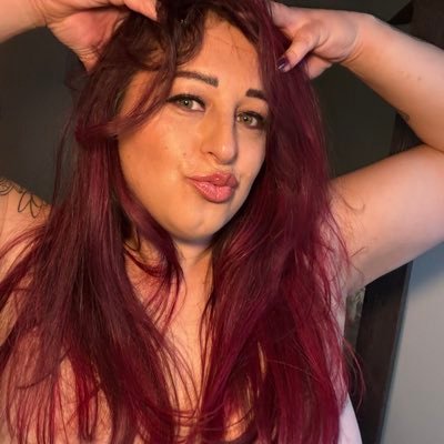 wally_meg's profile picture. only interested in kissing other girls and i don't want to talk to you for free DM FEE $30 ONLY backup is @powerg0ddess