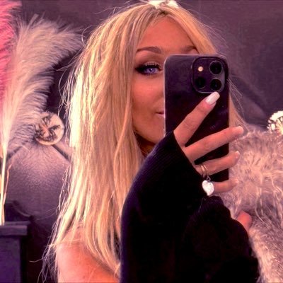 perlamadonnas's profile picture. vivi e lascia vivere ….. stai karma !✋ ma soprattutto ………! 😱🤣