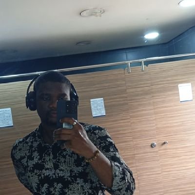 Henrym3n3z's profile picture. Chelsea | Movies | Football | trying my best.