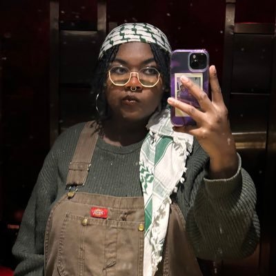 inahpipe's profile picture. daniel howell is the enemy | any pronouns | DM to book a reading 📖 ‼️